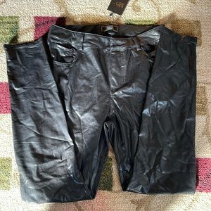 Black skinny pants